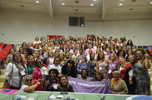 “Nós podemos”! Mulheres de todo o país lotaram o auditório da UnB na abertura do Encontro Nacional da Mulher Trabalhadora